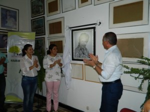 Elisa y Eliana Villaroel Acosta con el alcalde Fredys Socarrás