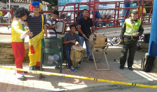 En Aguachica, Policía utiliza pedagogía musical para incentivar uso de puentes&nbsp;peatonales