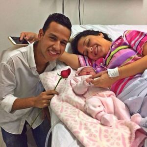 martin elias con su esposa e hija