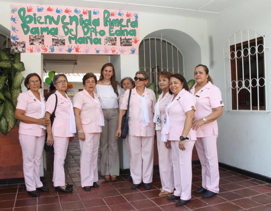 PRIMERA CON DAMAS ROSADAS