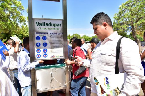 Administración municipal instala cargador público&nbsp;solar