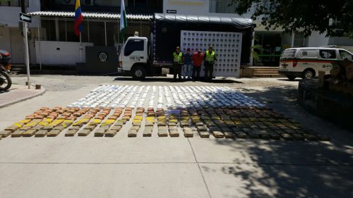 Policía descubrió 380 kilos de marihuana en camión cargado de frutas, avaluados en $770&nbsp;millones
