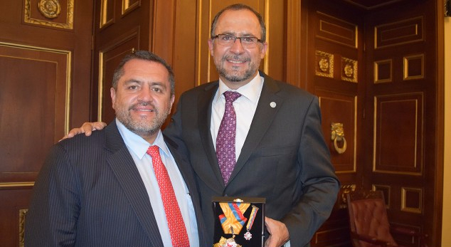 La FAO en Colombia recibe orden de la democracia Simón Bolívar por sus 40 años de trabajo en el&nbsp;país.