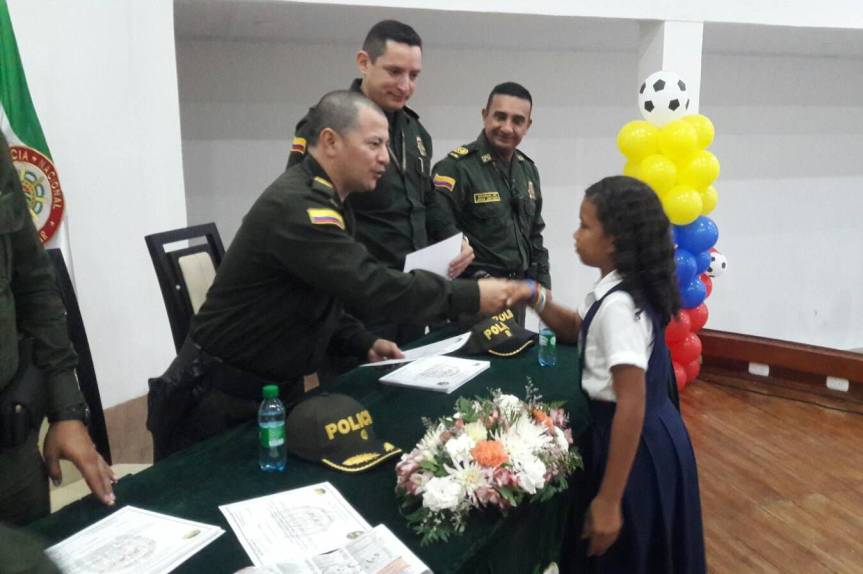 Programa «Dare» para prevenir abuso de drogas y violencia&nbsp;infantil