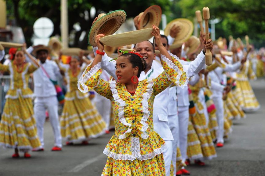 Aspecto del desfile de Piloneras en homenaje a Cecilia 'La Polla' Monsalvo Riveira.jpg