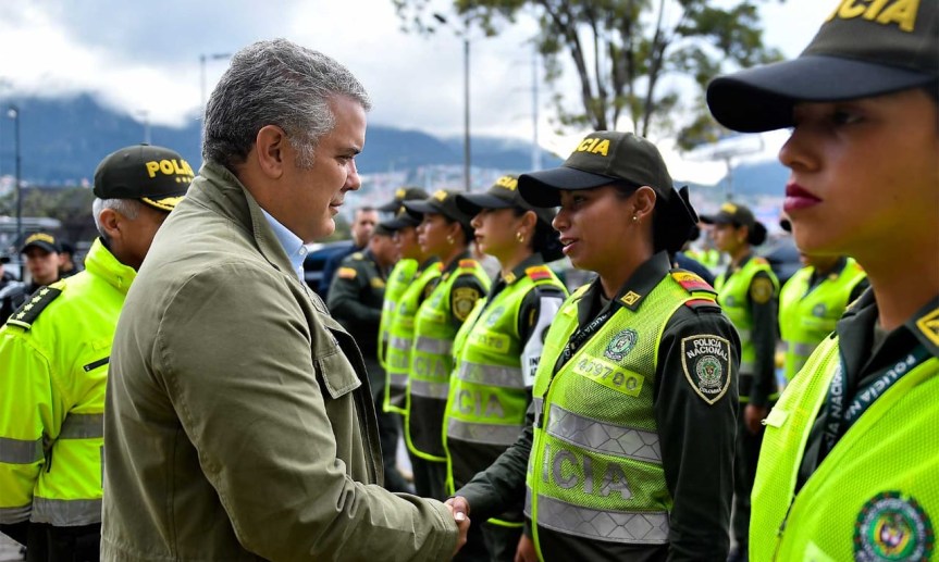 con la policia metropolitana.jpg