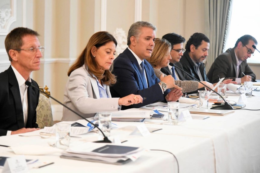 reunion escuchar.jpg