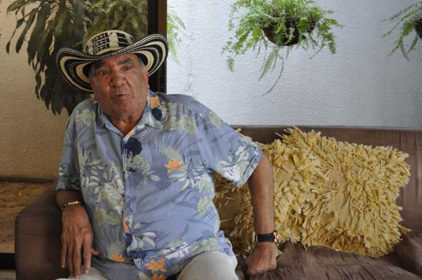 Camilo Namén Rapalino contando la historia de su querido padre a quien le regaló una canción inolvidable - Foto Daniel Gutiérrez Palomino