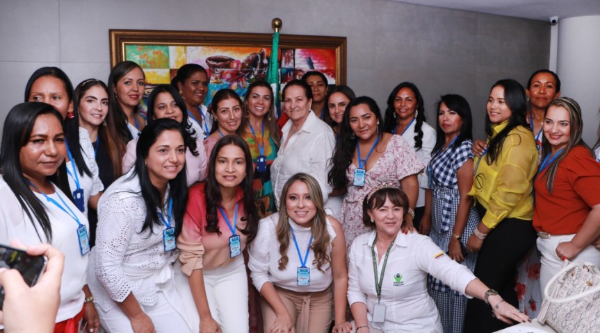 En Cumbre de Primeras Damas, la Primera Gestora del Cesar invitó a trabajar por los menos favorecidos del&nbsp;departamento