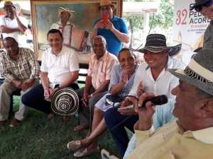 CAMILO CON AMIGOS Y FAMILIARES