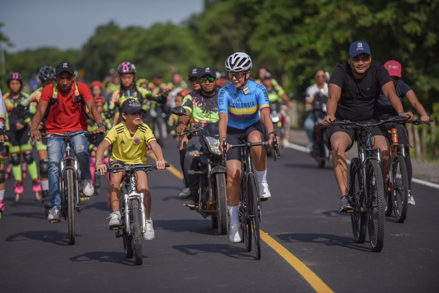 Un banderazo hacia el desarrollo económico : inauguración 8,82 kilómetros del tramo El Paso – El Carmen – Casa de&nbsp;Zinc