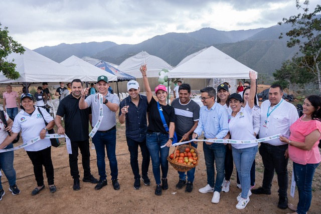 Gobierno departamental inauguró 33 invernaderos en Gónzalez y Río de&nbsp;Oro